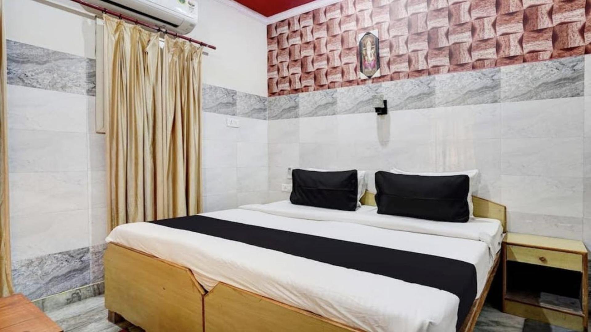 Pyrenees Homestay Agra  Exterior foto