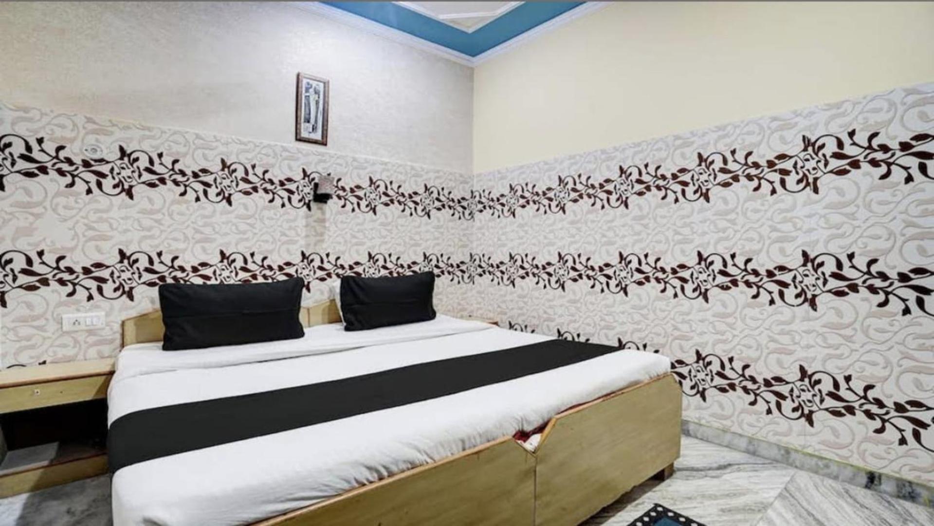 Pyrenees Homestay Agra  Exterior foto