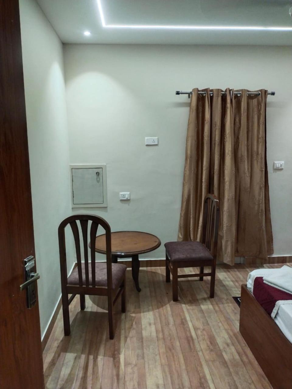 Pyrenees Homestay Agra  Exterior foto