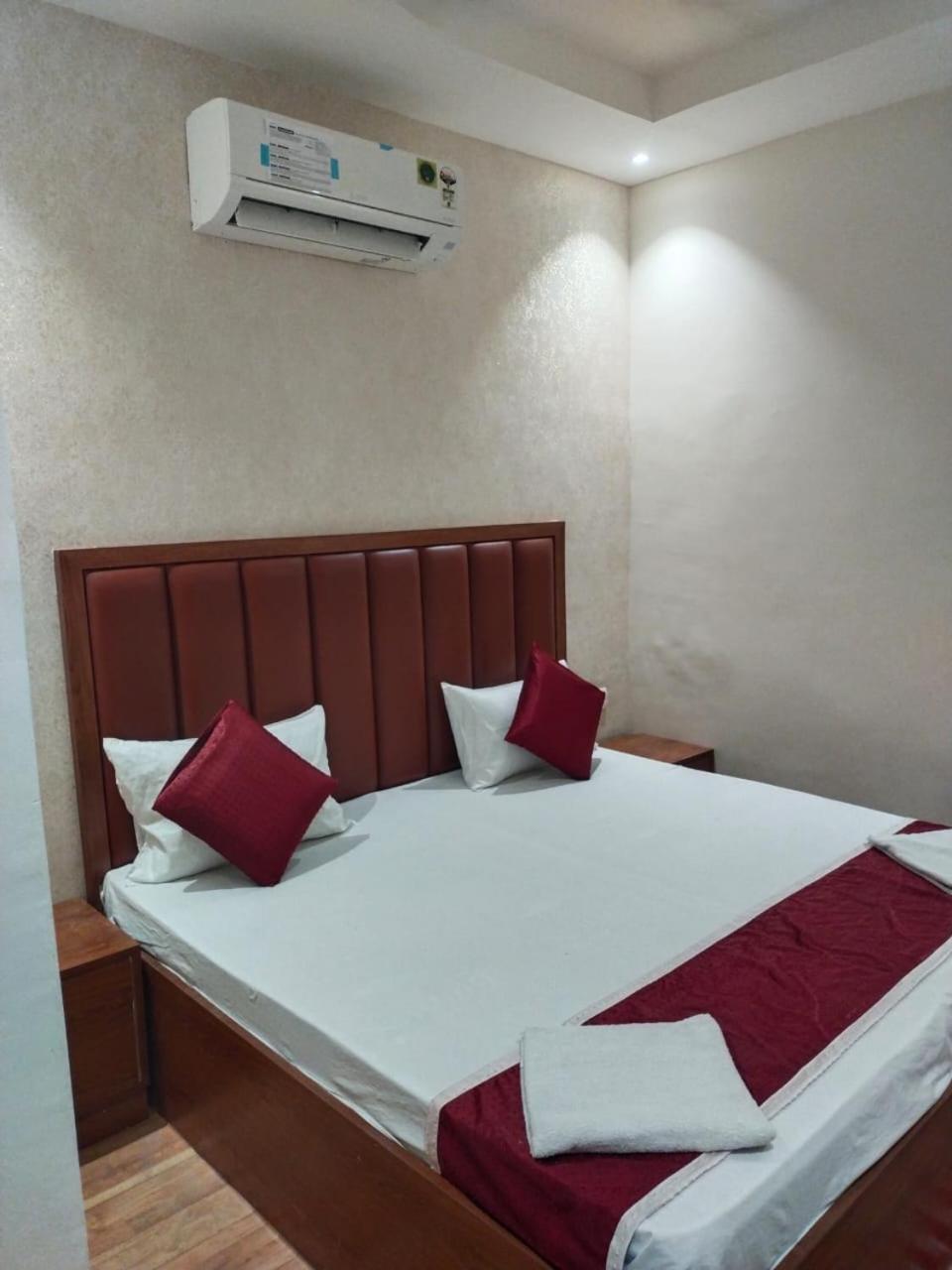 Pyrenees Homestay Agra  Exterior foto