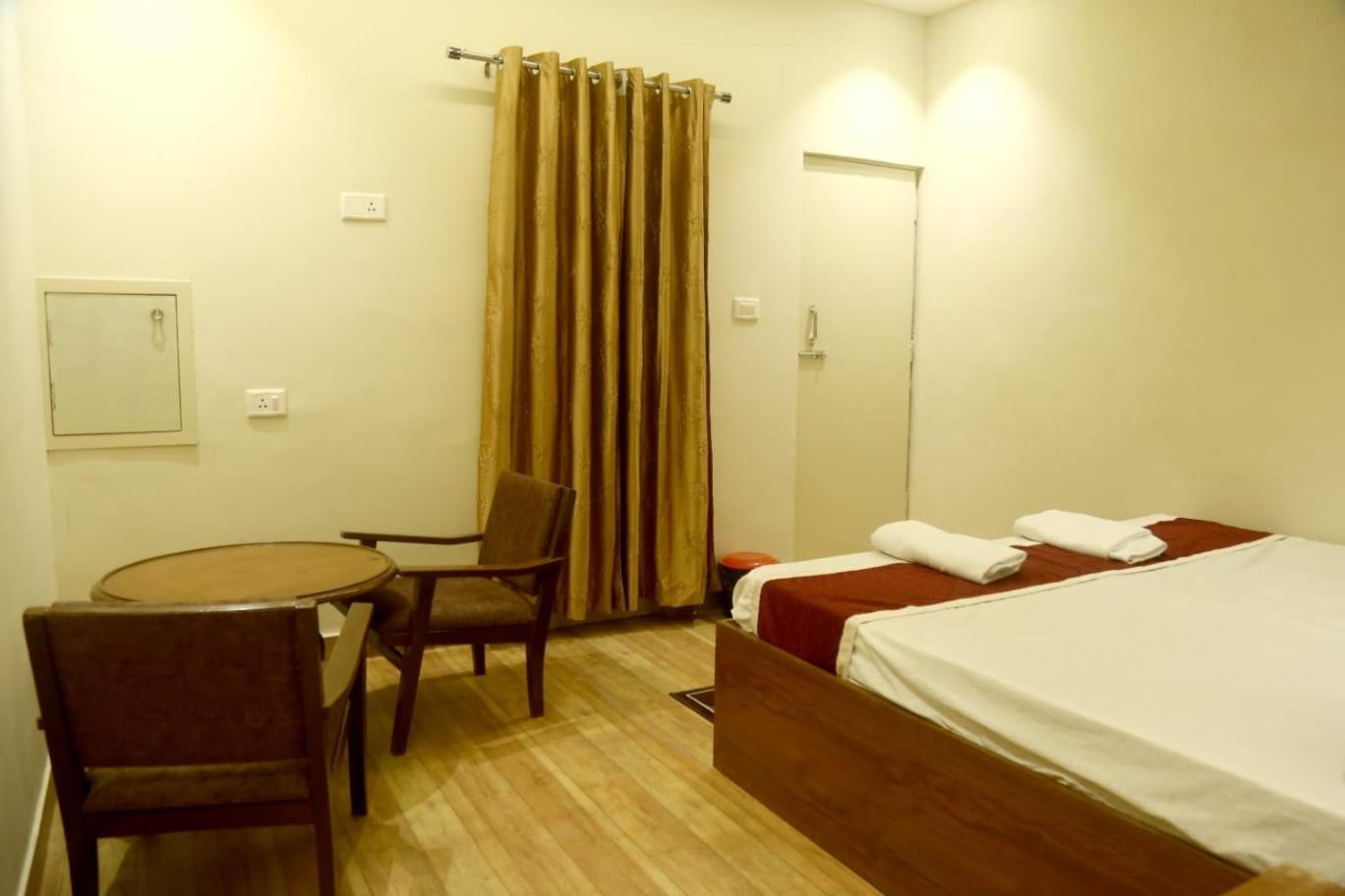Pyrenees Homestay Agra  Exterior foto