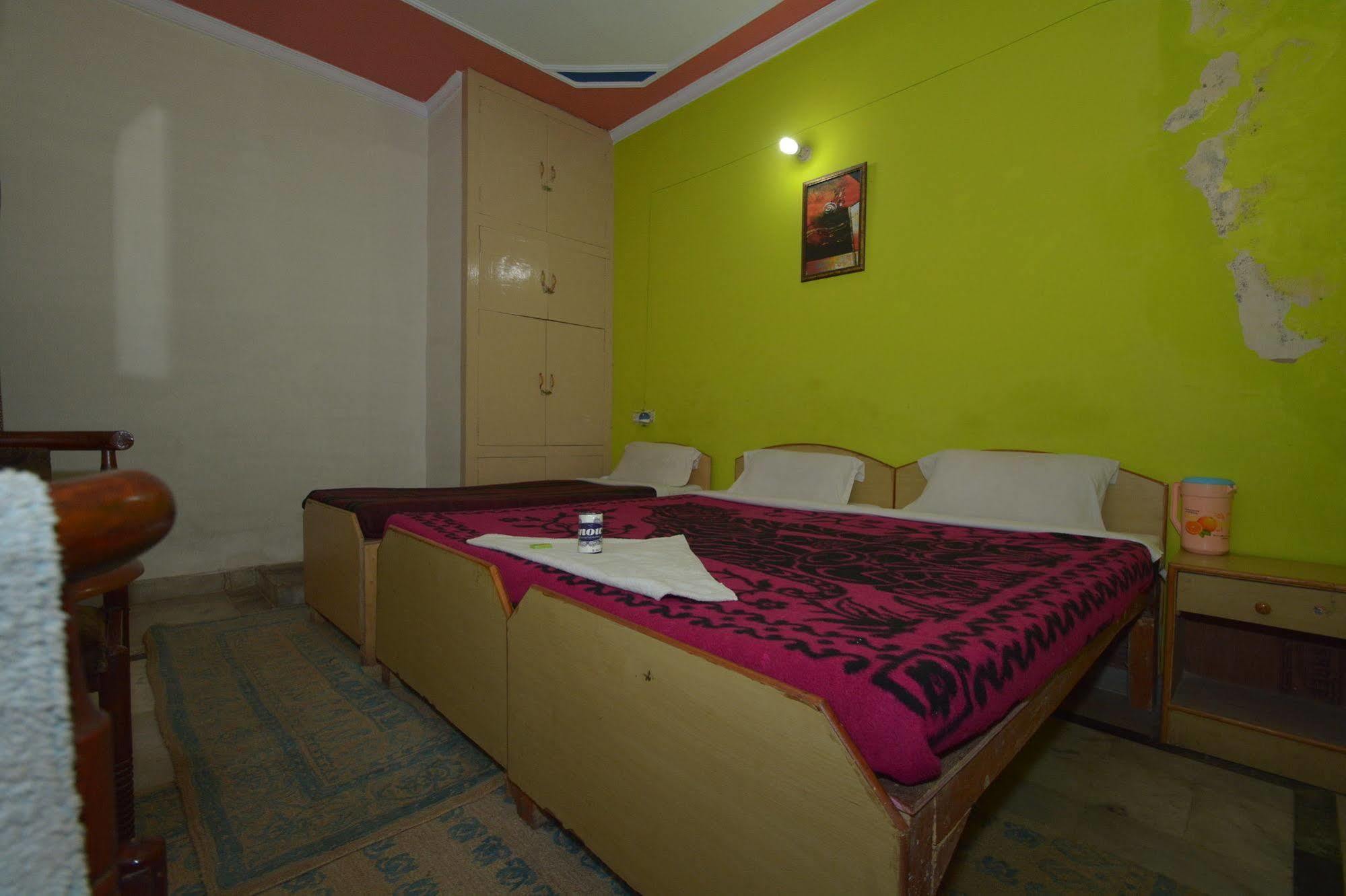 Pyrenees Homestay Agra  Exterior foto