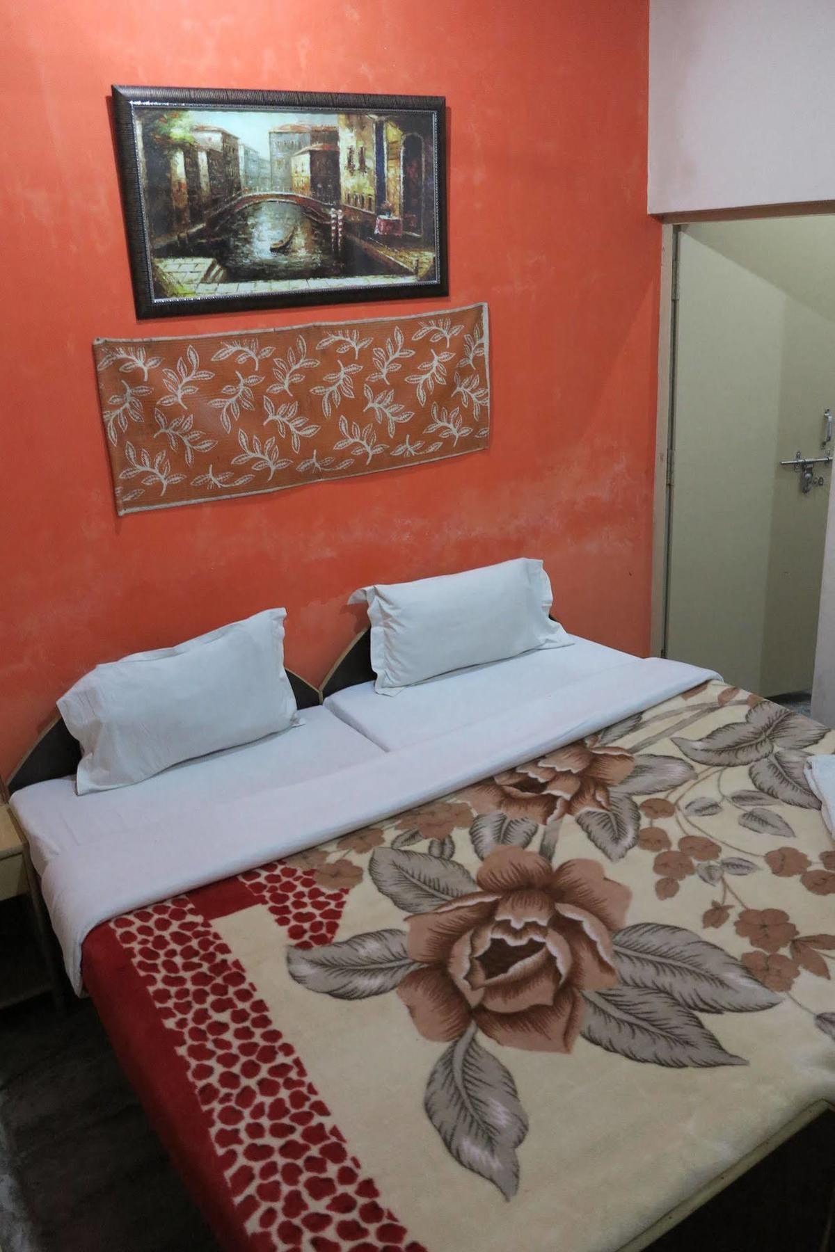 Pyrenees Homestay Agra  Exterior foto