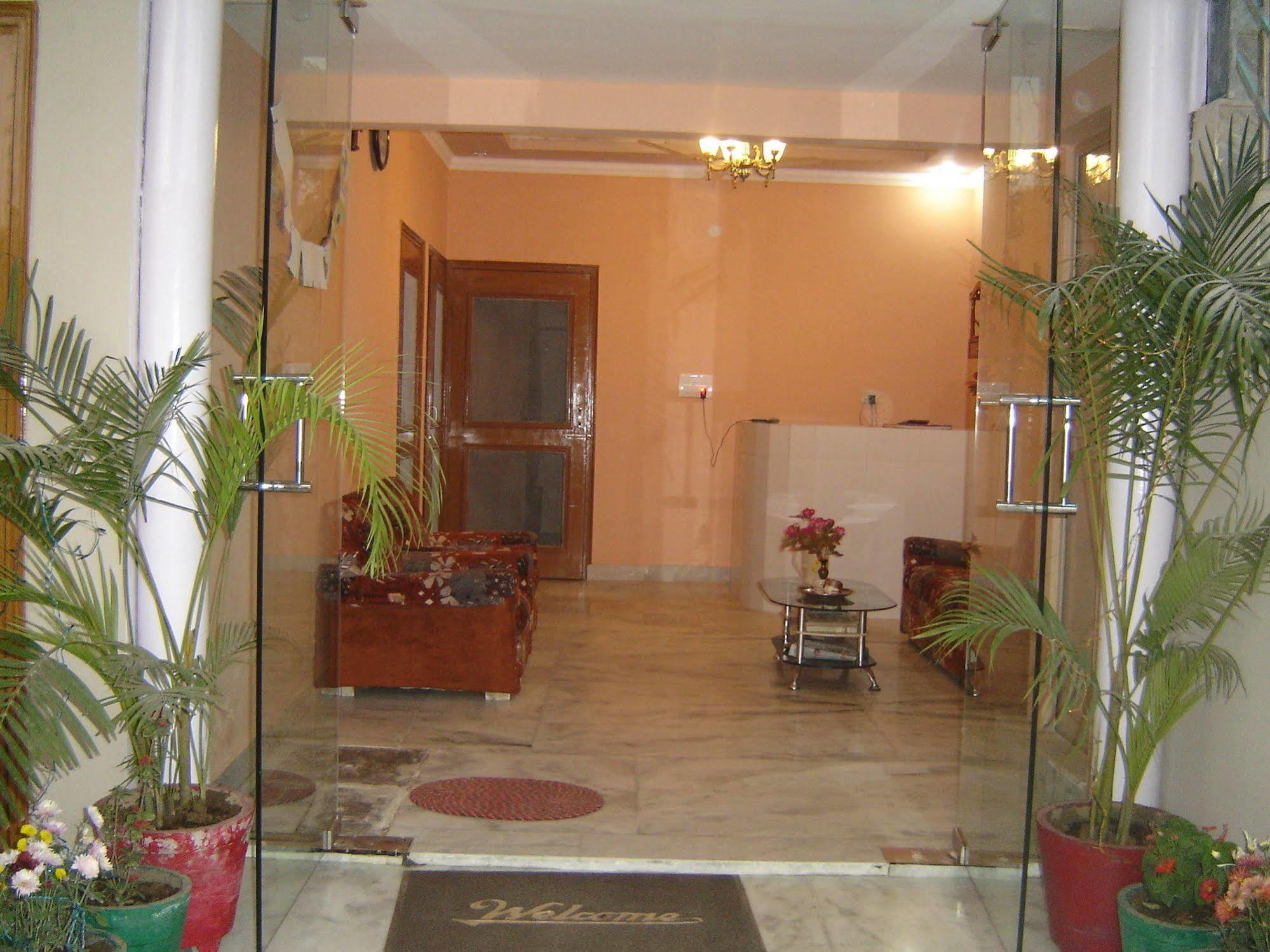 Pyrenees Homestay Agra  Exterior foto