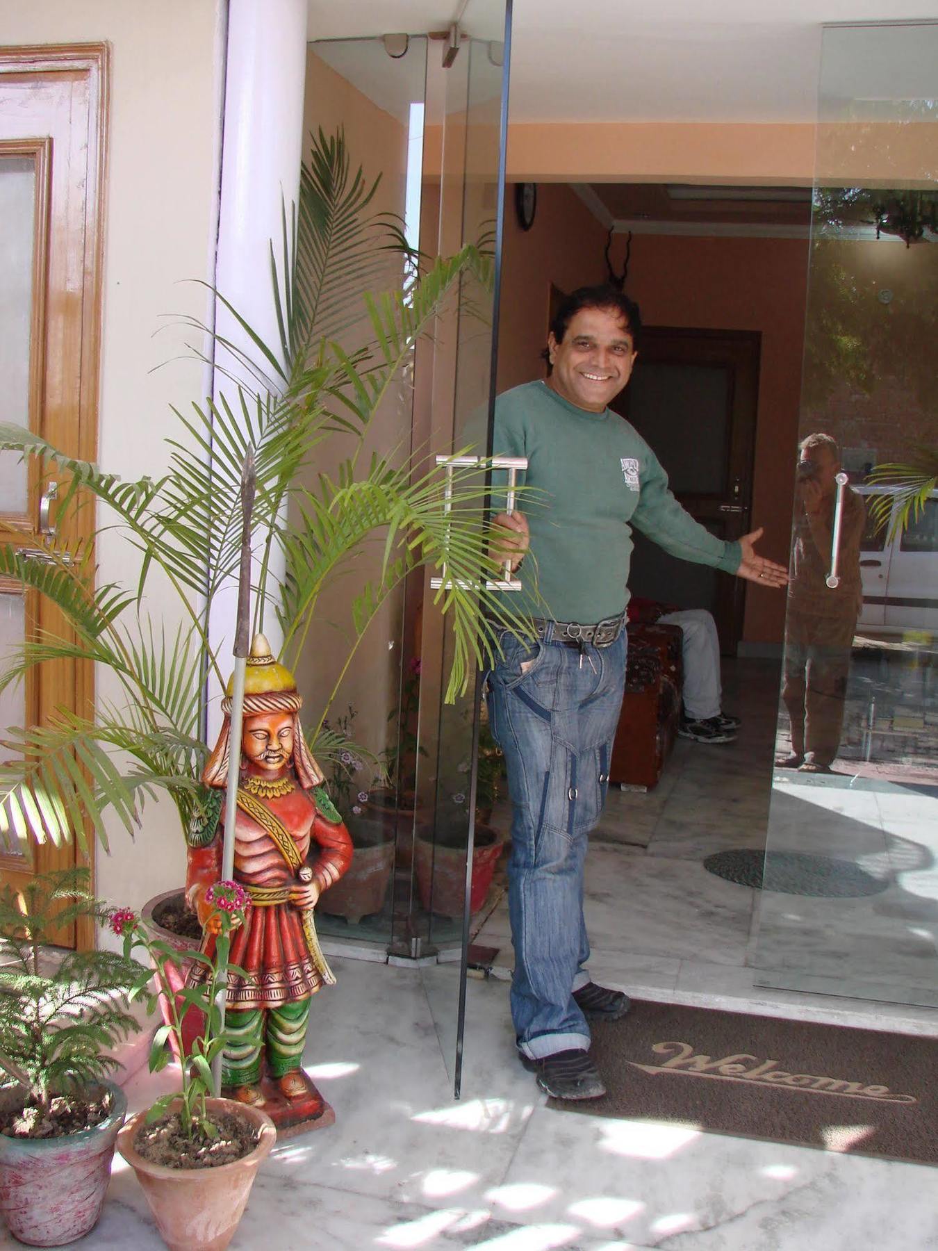 Pyrenees Homestay Agra  Exterior foto